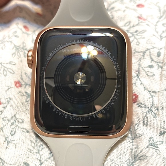 Apple Watch Series 4 Rose Gold 44mm - Picture 8 of 8